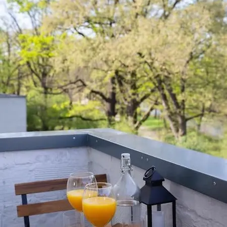 Apartment Bright By The Park & The River