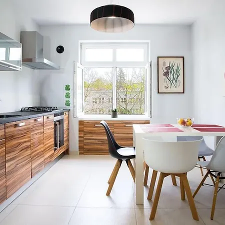 Apartment Bright By The Park & The River
