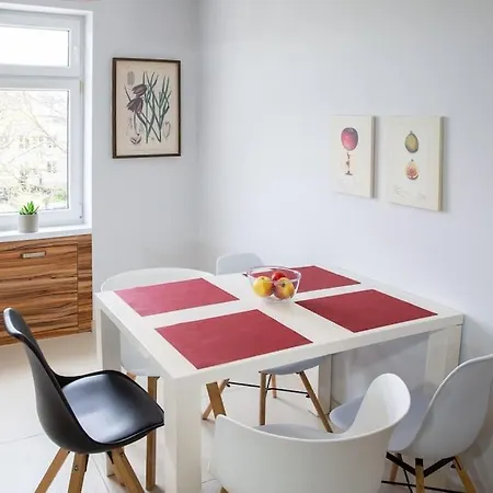 Bright By The Park & The River Apartment *