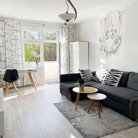 Bright By The Park & The River Apartment