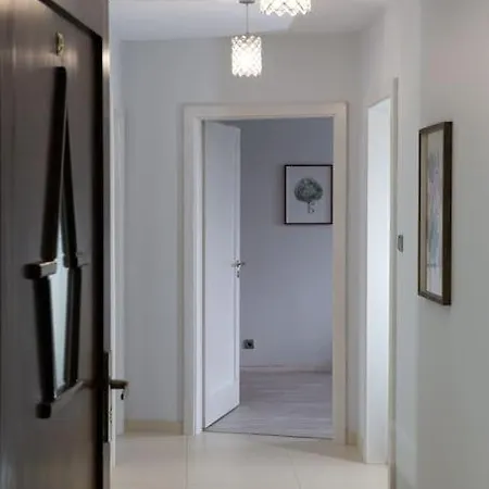 Bright By The Park & The River Apartman *